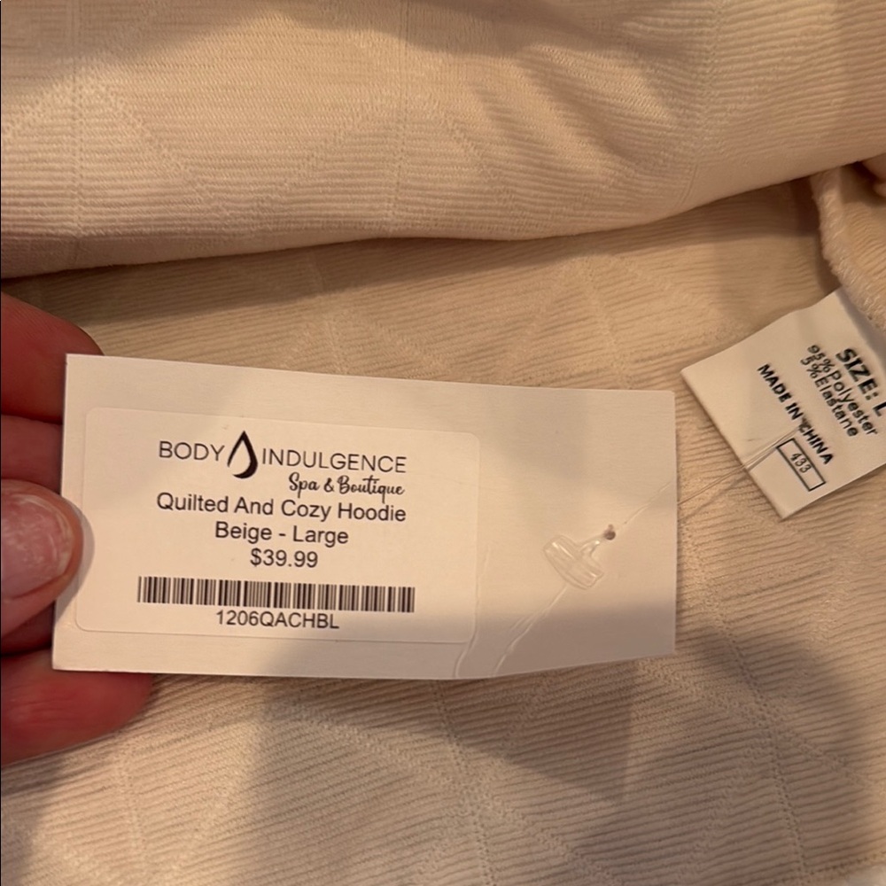 Quilted White Hoodie - Picture 5 of 6